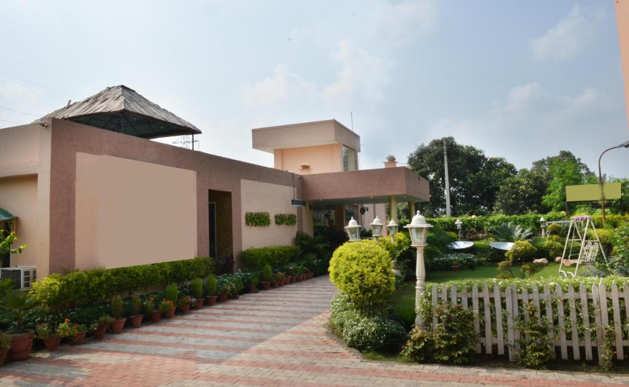 The Baghban Hotel & Resort, Baddi Exterior photo